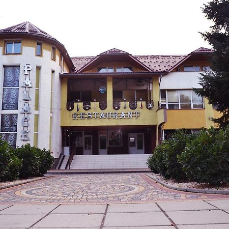 Golden Palace Dubove Εξωτερικό φωτογραφία
